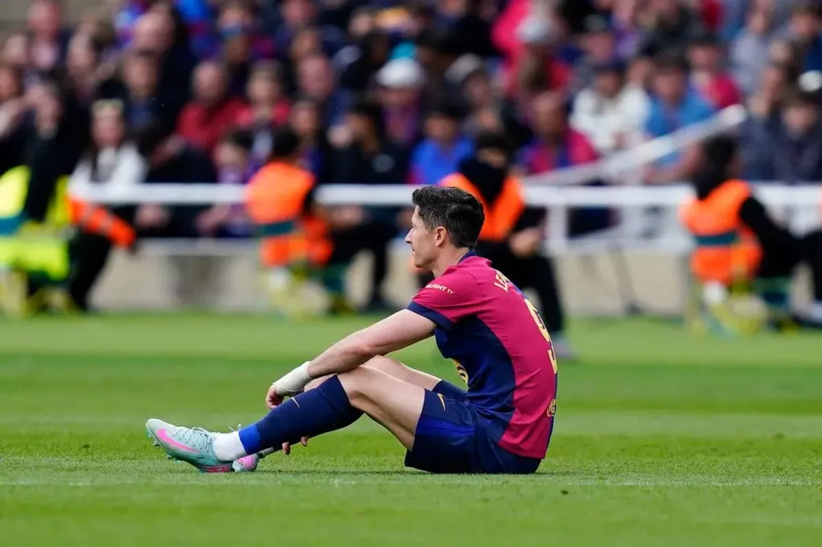 Kabar Terbaru Cedera Robert Lewandowski di Barcelona: Wawasan Pemulihan  Terbaru & Dampak terhadap Skuad