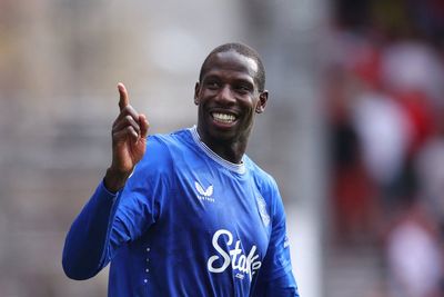 Abdoulaye Doucoure żegna się: ocena jego wpływu i dziedzictwa w Evertonie