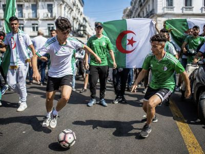 La jeunesse algérienne aujourd'hui: entre aspirations modernes, défis économiques et attachement aux traditions culturelles