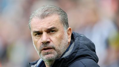 Ange Postecoglou semble promettre aux fans des Spurs un trophée cette saison après la défaite contre Arsenal