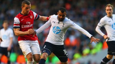 Den brasilianske midtbanespiller 'The Beast' Sandro går officielt på pension i en alder af 34