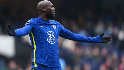 Chelsea uppmuntrar Romelu Lukaku att överväga Saudiarabiens erbjudande, vilket potentiellt kan leda till Aleksandar Mitrovics övergång