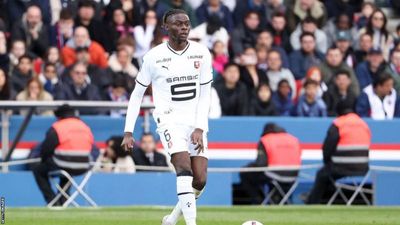 Chelsea unterzeichnet 7-Jahres-Vertrag mit Mittelfeldspieler Lesley Ugochukwu aus Rennes