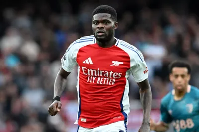 Jak Arsenal mógłby zastąpić Thomasa Parteya: Cele transferowe i wzrost Lewisa-Skelly'ego