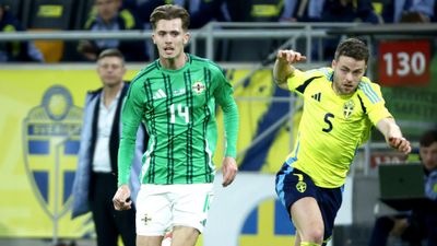 Isak glänzt bei Schwedens Dominanz gegen Nordirland