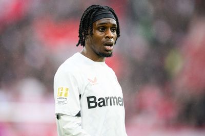 Liverpool mira Jeremie Frimpong: análise de transferências e impacto no elenco