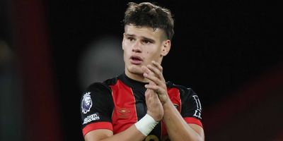 Cel Liverpoolu Milos Kerkez: Analiza transferu po teście z Man City