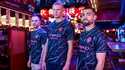Man City presenta un sorprendente nuevo tercer uniforme para la temporada 2023/24: imágenes completas