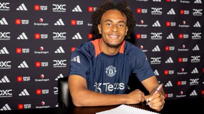 Man Utd obtient la signature de l'attaquant de Bologne Zirkzee pour 36,5 millions de livres sterling