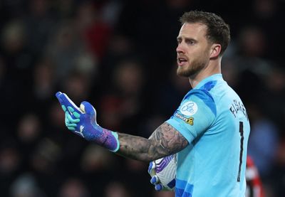 Mark Flekken si unisce al Bayer Leverkusen: impatto sul mercato e prossima mossa del Brentford