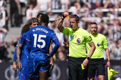 Newcastle vs Chelsea : analyse des cartons rouges et de la course à la Ligue des champions
