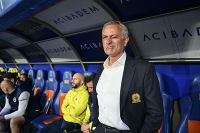 Borde Leeds United ersätta Daniel Farke med José Mourinho för att överleva i Premier League?