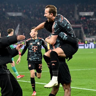 Stoccarda 1-3 Bayern Monaco: la vittoria in rimonta porta i leader a 11 punti di vantaggio