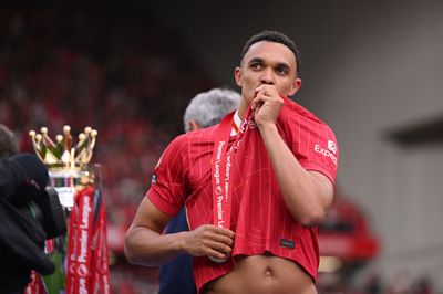 Trent Alexander-Arnold fait des adieux émouvants à Liverpool après une carrière historique