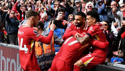 Cú đánh đầu muộn của Van Dijk giúp Liverpool giành chiến thắng trước West Ham