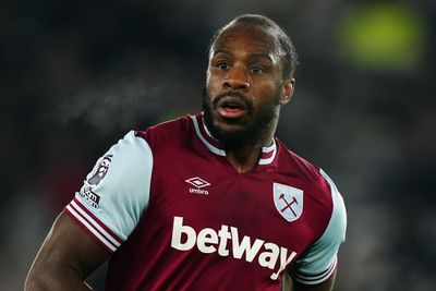 Michail Antonio của West Ham 'trở lại' sau ba tháng kể từ vụ tai nạn xe hơi kinh hoàng