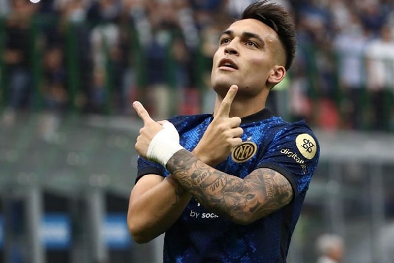 Martinez Inter Milan: the Argentine striker Lautaro Martinez has signed a  new deal until 2026