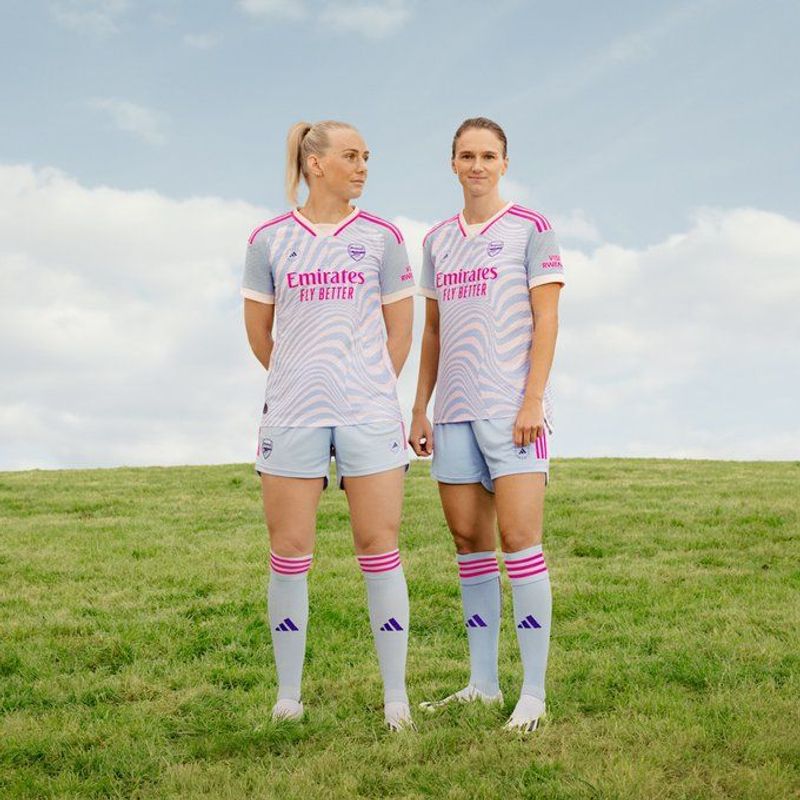 Arsenal Launches First-Ever Bespoke Away Kit for Club's Women's Team –  SportsLogos.Net News