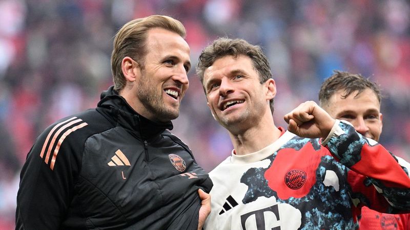 Harry Kane lyfter äntligen pokalen och Bayern München säkrar Bundesliga-titeln.