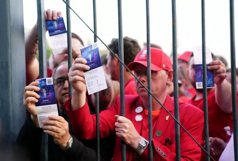 Final de la Champions League 2022 en París: Fallas en la seguridad de los aficionados, responsabilidad y lecciones para el fútbol.