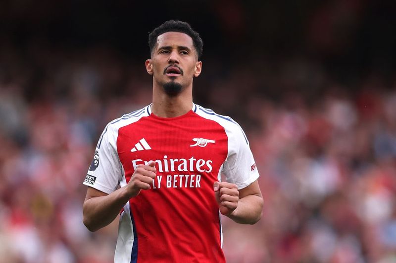 Mikel Arteta giver opdatering om William Saliba-skade efter Arsenal-stjerne halter af